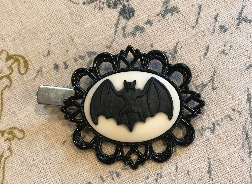 Bat Cameo Clip